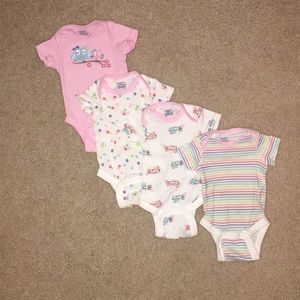 Gerber newborn onesie set